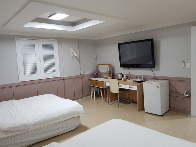 Bedroom 15