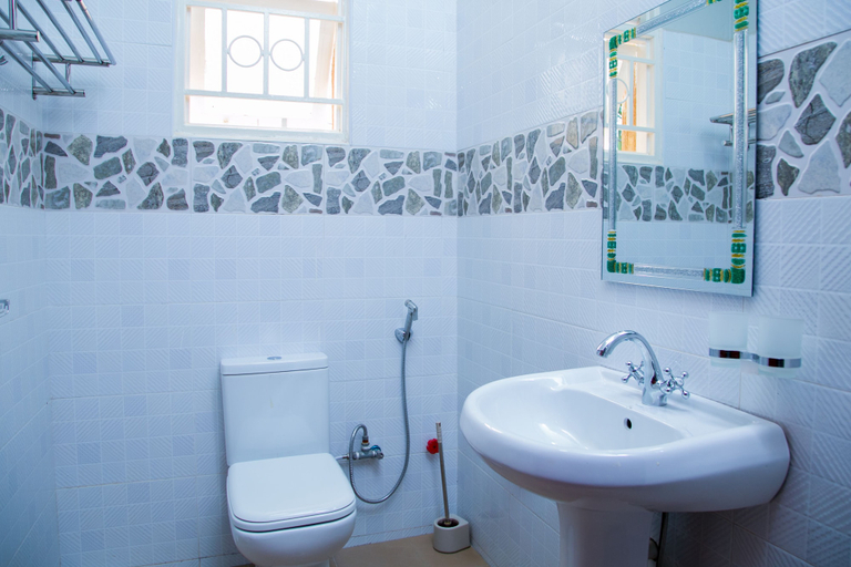 Bathroom, Red Sox Hotel, Jinja