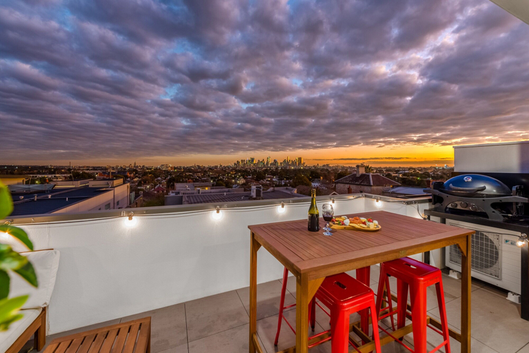 Food & Drinks, StayCentral Northcote Townhouse With Study, Melbourne