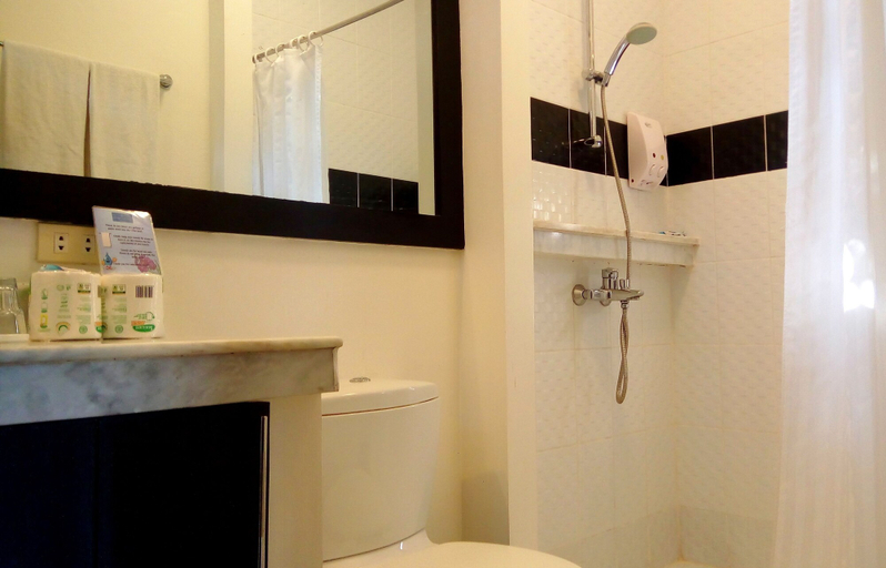 Bathroom 4, One Crescent Place, Malay