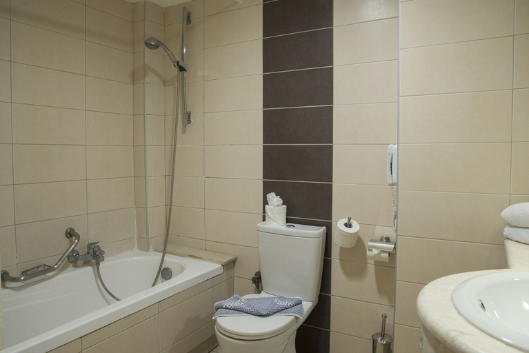 Bathroom 4, Manousos City Hotel, South Aegean