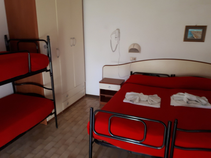 Bedroom 3, Hotel Emanuela, Rimini