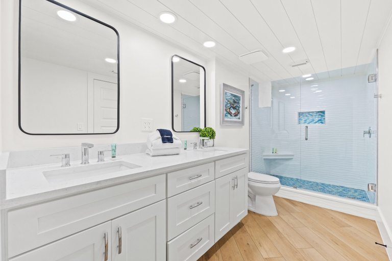 Bathroom 4, Edgewater by Book That Condo, Bay