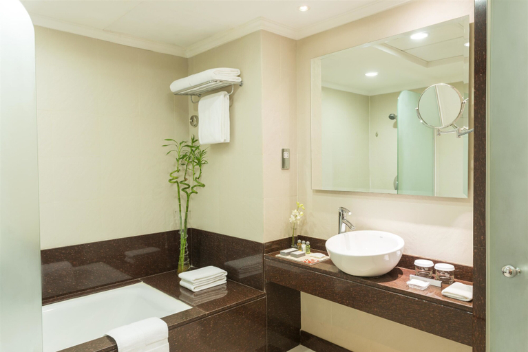 Bathroom 5, Coral Dubai Deira Hotel, Dubai