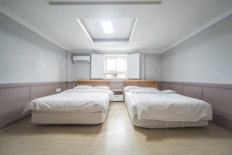 Bedroom 9