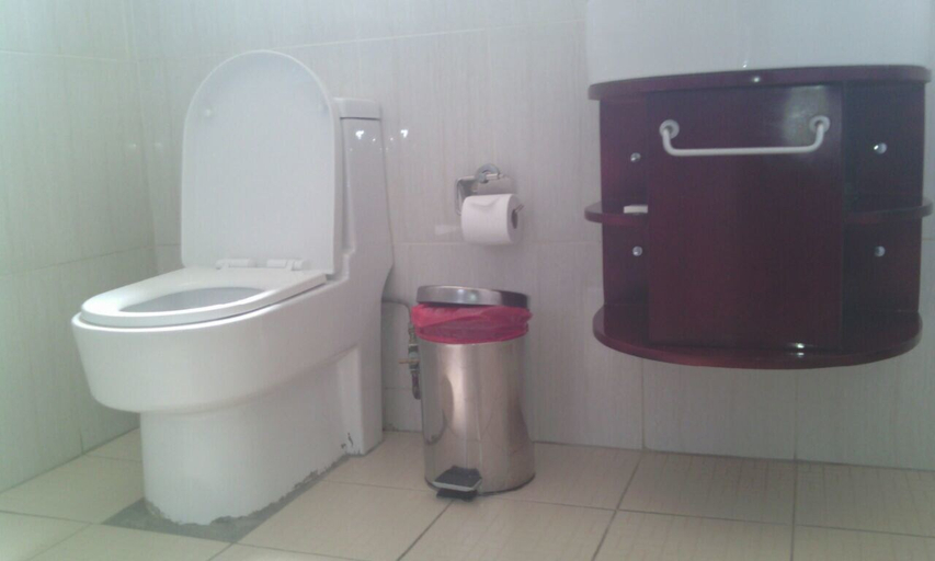 Bathroom 4, Mikelele Motel, Lethlakane