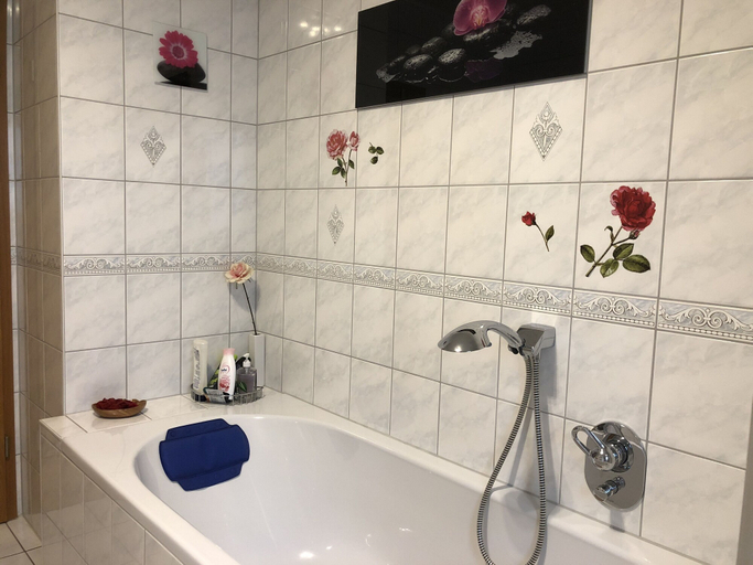 Bathroom 4, Gästehaus Monika, Südwestpfalz