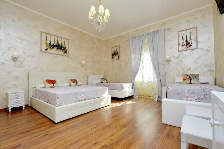 Bedroom 4, Chilling Hot Tub Suite, Rome