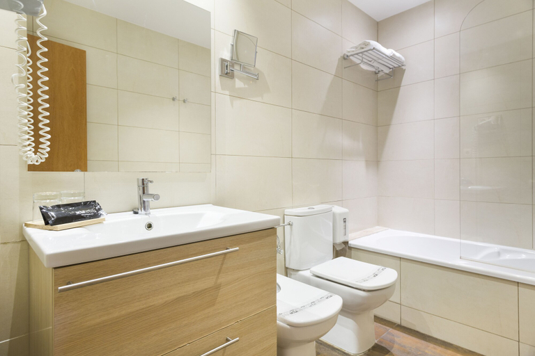 Bathroom 4, Hotel Acta Azul, Barcelona