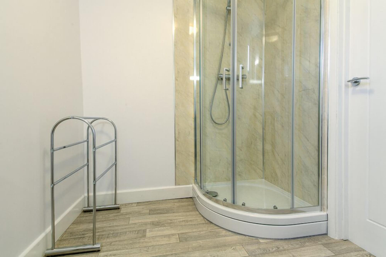 Bathroom 3, Norfolk Flats, Norfolk