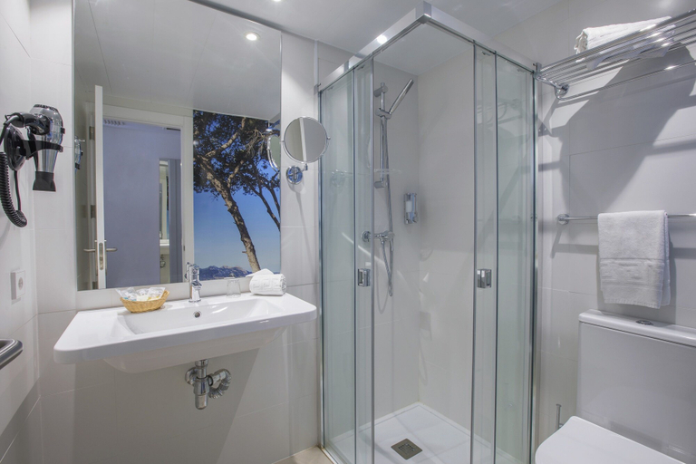 Bathroom 5, whala!beach Hotel & Apartments, Baleares