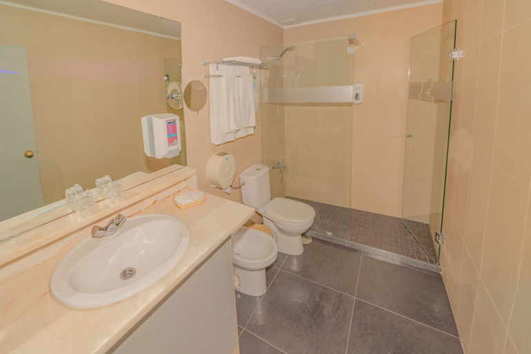 Bathroom 5, Hotel Orca Praia – Adults Only, Funchal