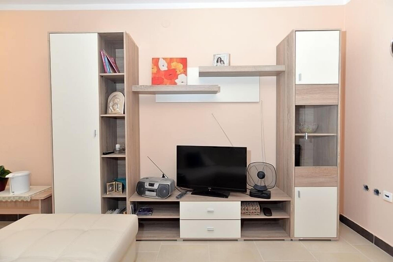 Others 5, Apartment 640, Pula