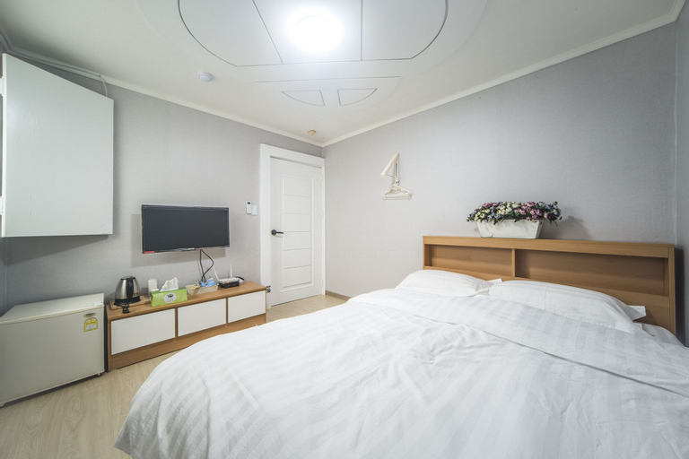 Bedroom 6