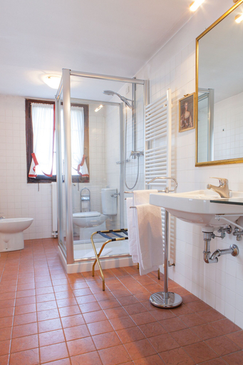 Bathroom 5, Castello di Roncade, Treviso