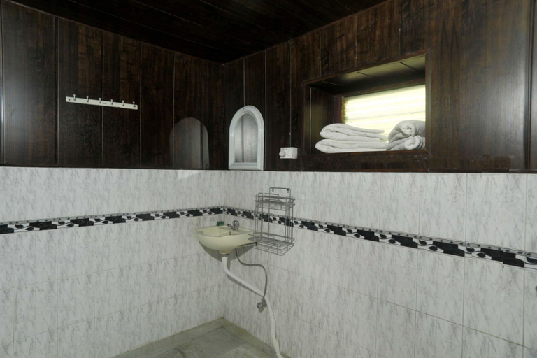 Bathroom 4, Hotel Kausani Retreat, Almora