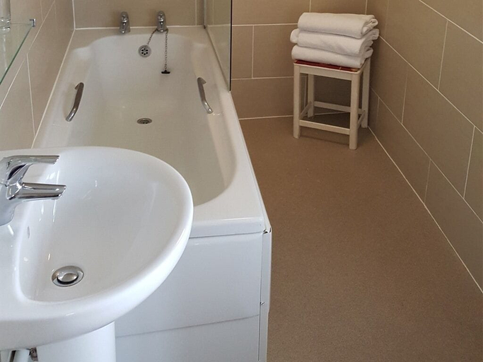 Bathroom 5, Nyton Hotel, Cambridgeshire