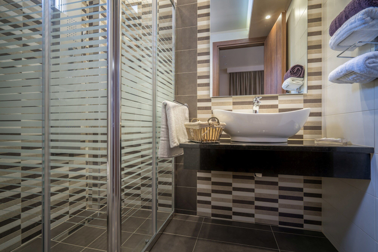 Bathroom 5, Nikos & Maria Studios, Ionian Islands