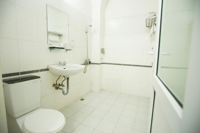 Bathroom 4, My Lan Hanoi Hotel, Hai Bà Trưng