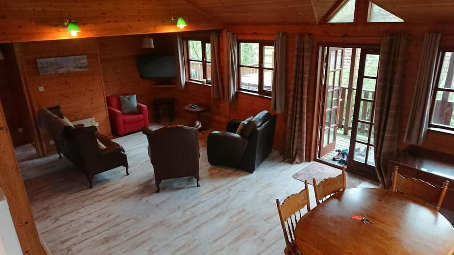 Others 5, Shrew Lodge Hot Tub, Carmarthenshire