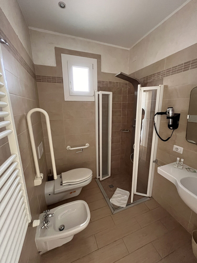 Bathroom 3, Marina Beach Suite Hotel, Rimini