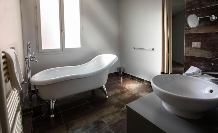 Bathroom 5, Hotel de Paris, Hérault