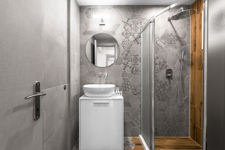 Bathroom, White and Wood Nilie Hospitality MGMT, Central Macedonia