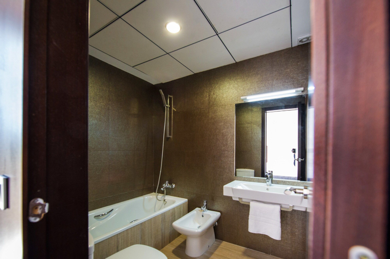 Bathroom 4, Hotel Las Monteras, Córdoba