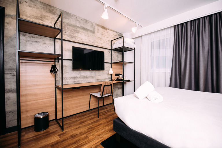Bedroom 4, ibis Belfast City Centre, Belfast