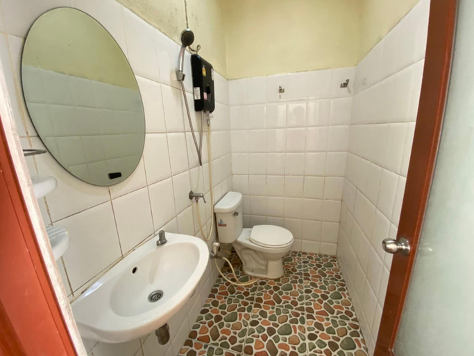 Bathroom 4, Baan Rim Nam Resort, Muang Phangnga