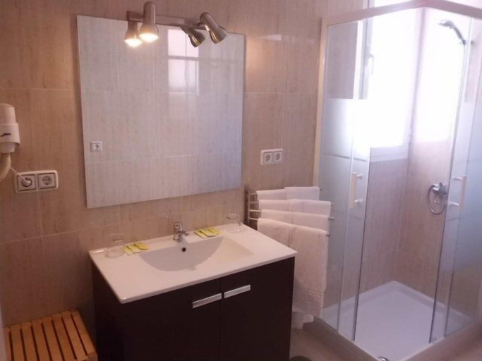 Bathroom 3, Hostal América, Madrid