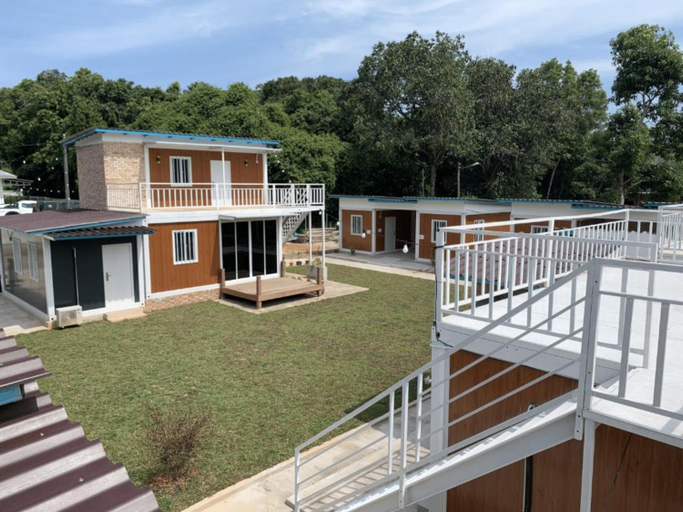 Exterior & Views
