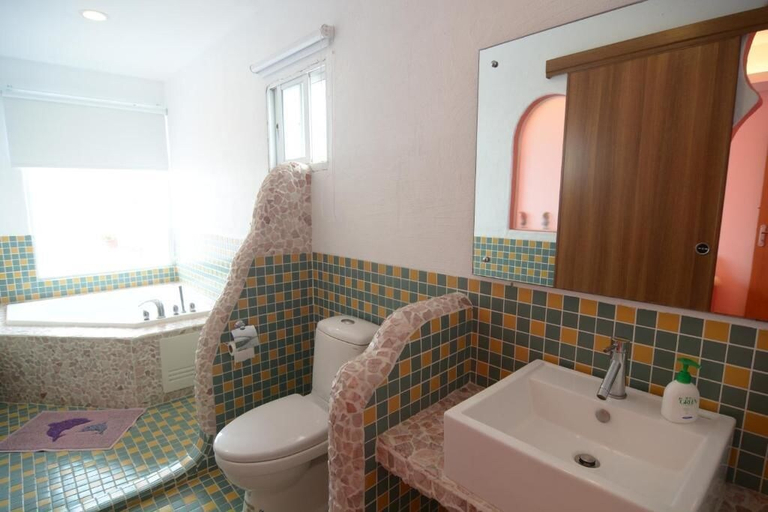 Bathroom 2, Galilee Bed and Breakfast, Pingtung