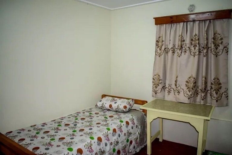 Bedroom 2, Deep Valley Lodge, Kangema