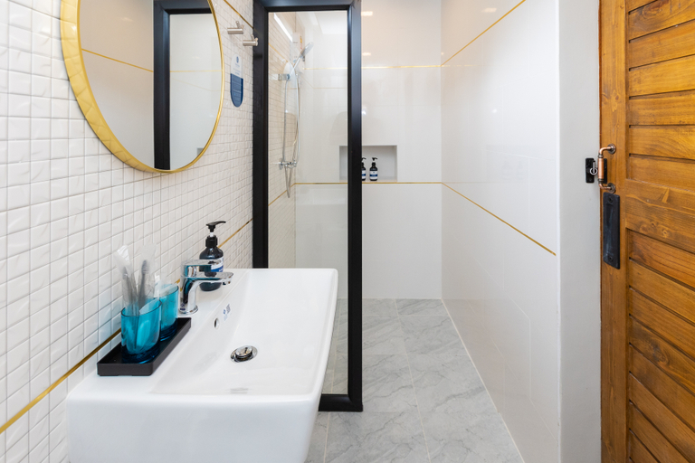 Bathroom 3, The Chu's Boutique Hotel, Takua Pa