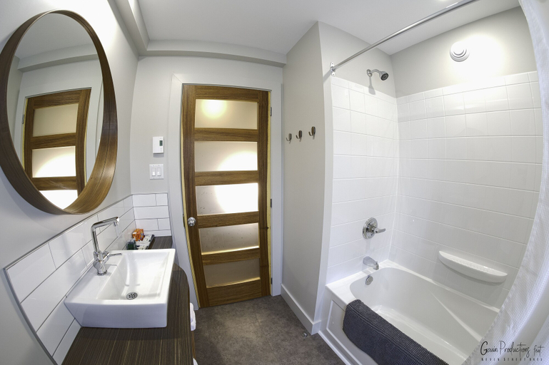 Bathroom 3, Morel Executive Suites, Madawaska
