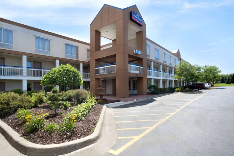 Howard Johnson by Wyndham Romulus Detroit Metro Airport, Wayne