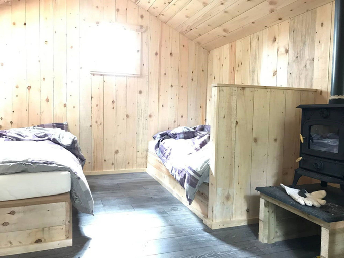 Bedroom 2, Wildwoodz Cabins, Highland