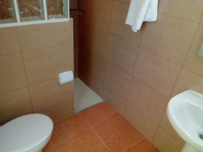 Bathroom 4, Hostal Lleida, Tarragona