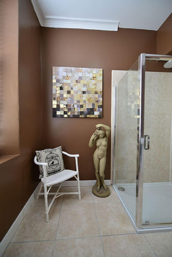 Bathroom 2, Snooze Rooms, Conwy