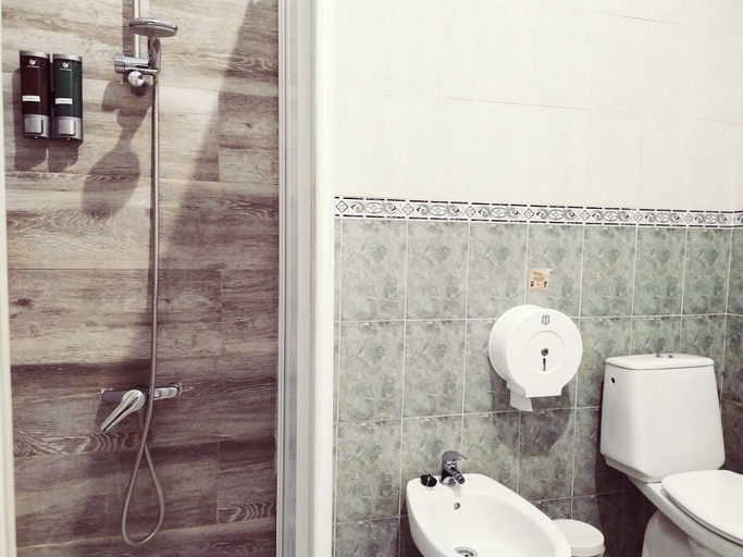 Bathroom 5, Spanish Galleon Lodge, Cádiz