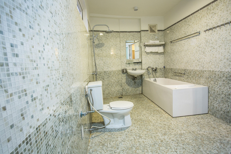 Bathroom 4, My Lan Hanoi Hotel, Hai Bà Trưng