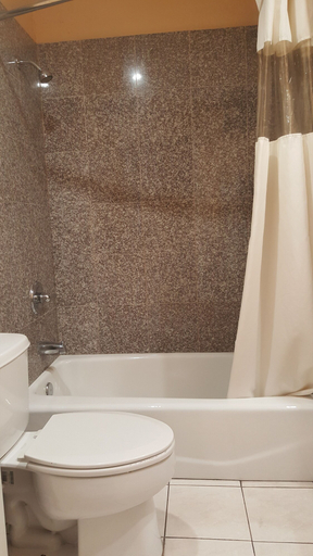 Bathroom 5, Central Inn Motel on 41 Street, Los Angeles