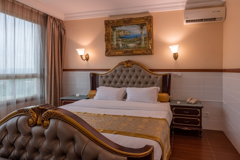 Bedroom 2, L'Etoile d'Or Hotel London, Komo-Mondah