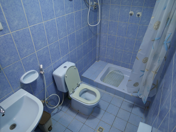 Bathroom 3, Brusali Guest House, Addis Abeba