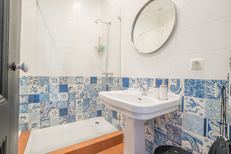 Bathroom 4, An Ecletic Apartment in Lisbon, Lisbon