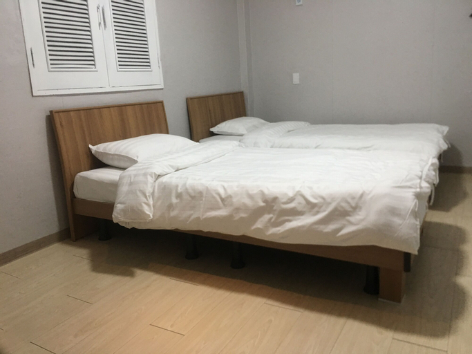 Bedroom 8