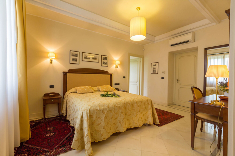 Bedroom 2, Relais Villa Jacopone Suites, Florence