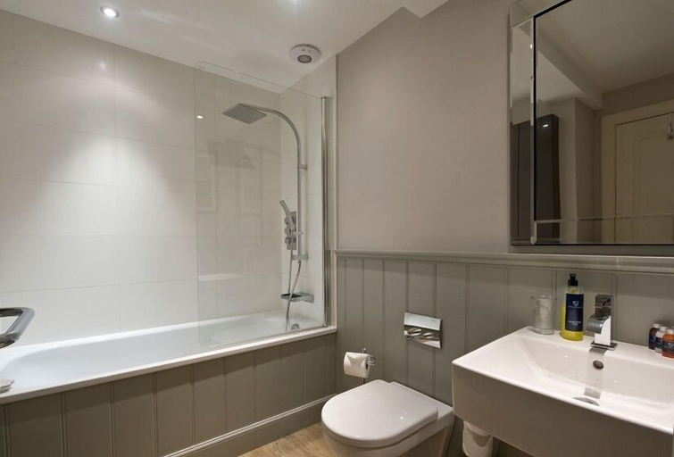 Bathroom 3, Destiny Scotland - Q-Residence, Edinburgh