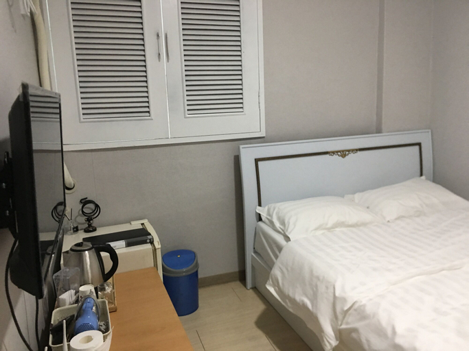 Bedroom 16